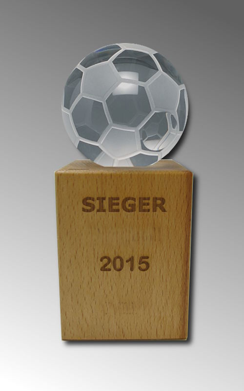 Holzquader mit Fussball aus Glas